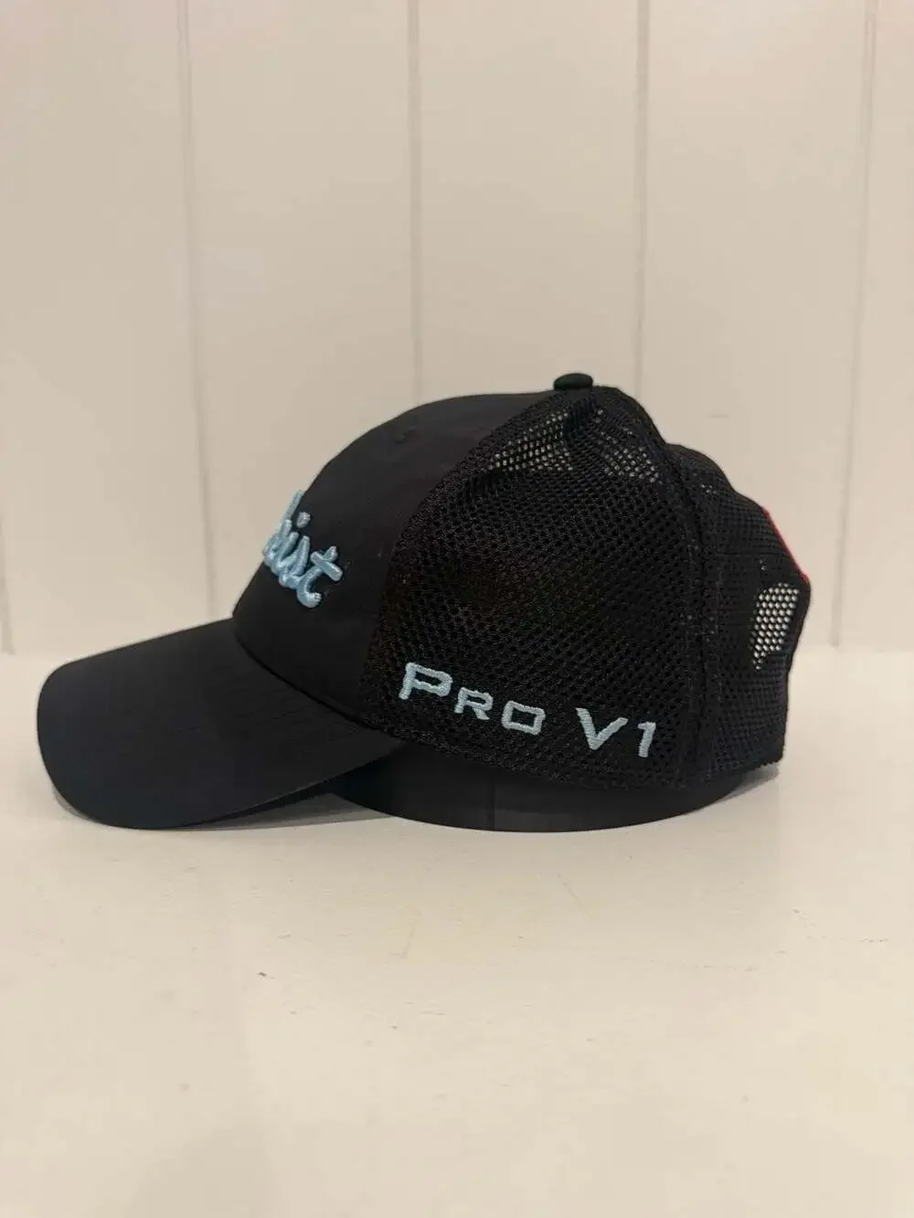 Titleist Pro V1 Black Mesh Back Snapback Golf Hat